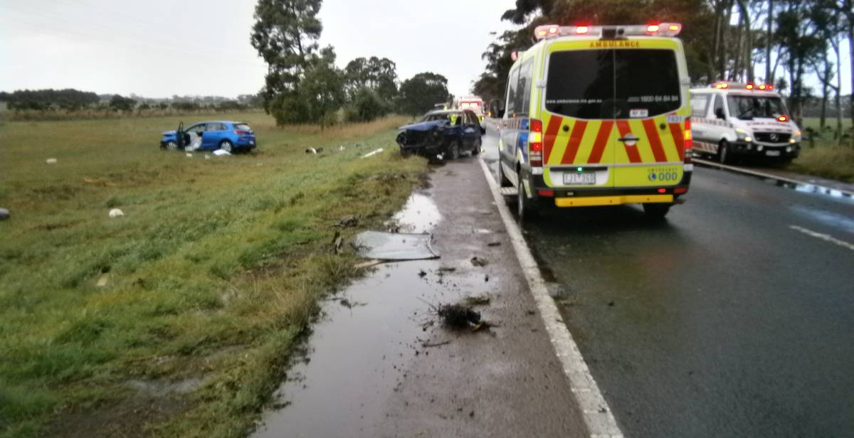 Two car head-on collision near Boorcan leaves one victim airlifted to Melbourne hospital